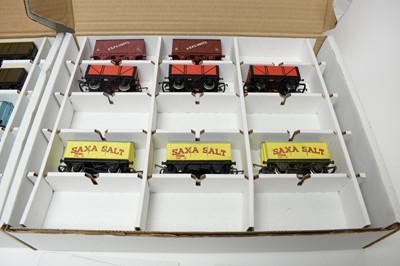 Lot 376 - A collection of 00-Gauge rolling stock
