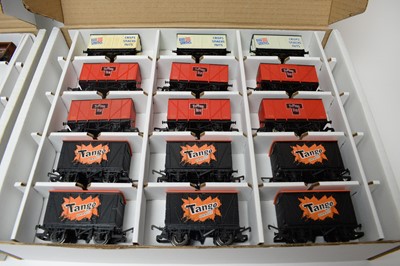 Lot 379 - A collection of 00-Gauge rolling stock