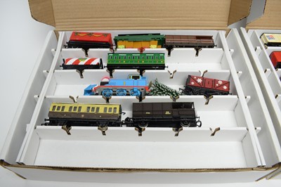 Lot 379 - A collection of 00-Gauge rolling stock