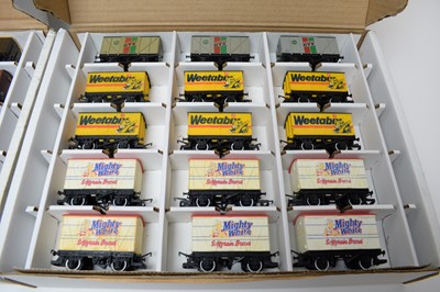 Lot 379 - A collection of 00-Gauge rolling stock