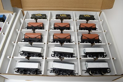 Lot 381 - A collection of 00-Gauge rolling stock