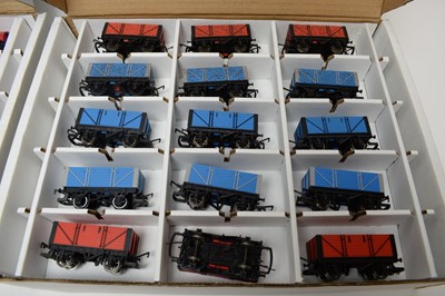 Lot 381 - A collection of 00-Gauge rolling stock