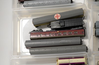 Lot 384 - A collection of 00-Gauge rolling stock