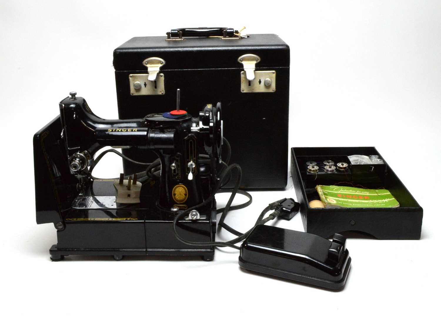 Lot 326 A Singer 222k Electric Sewing Machine 7566