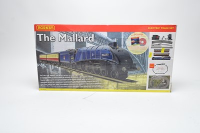 Lot 333 - A Hornby ‘The Mallard’ electric train set; and a ‘The Flying Scotsman’ boxed set