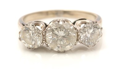Lot 762 - A three stone diamond ring