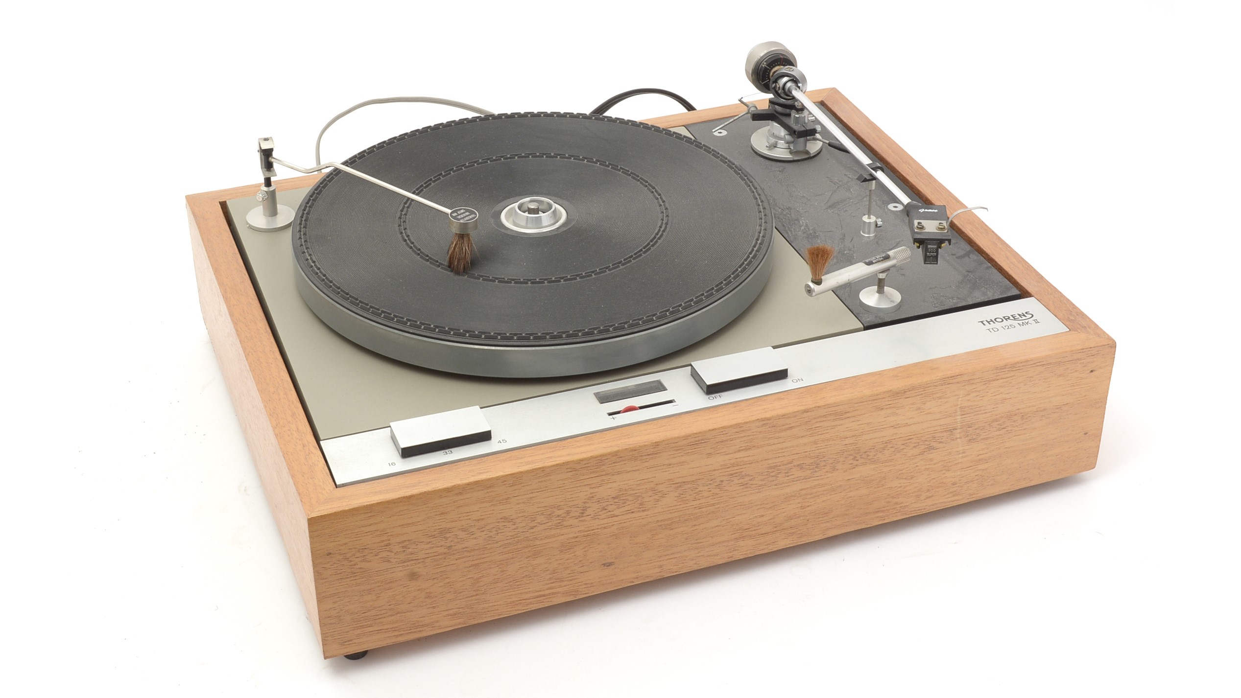 Lot 997 - A Thorens TD125 mk.II turntable