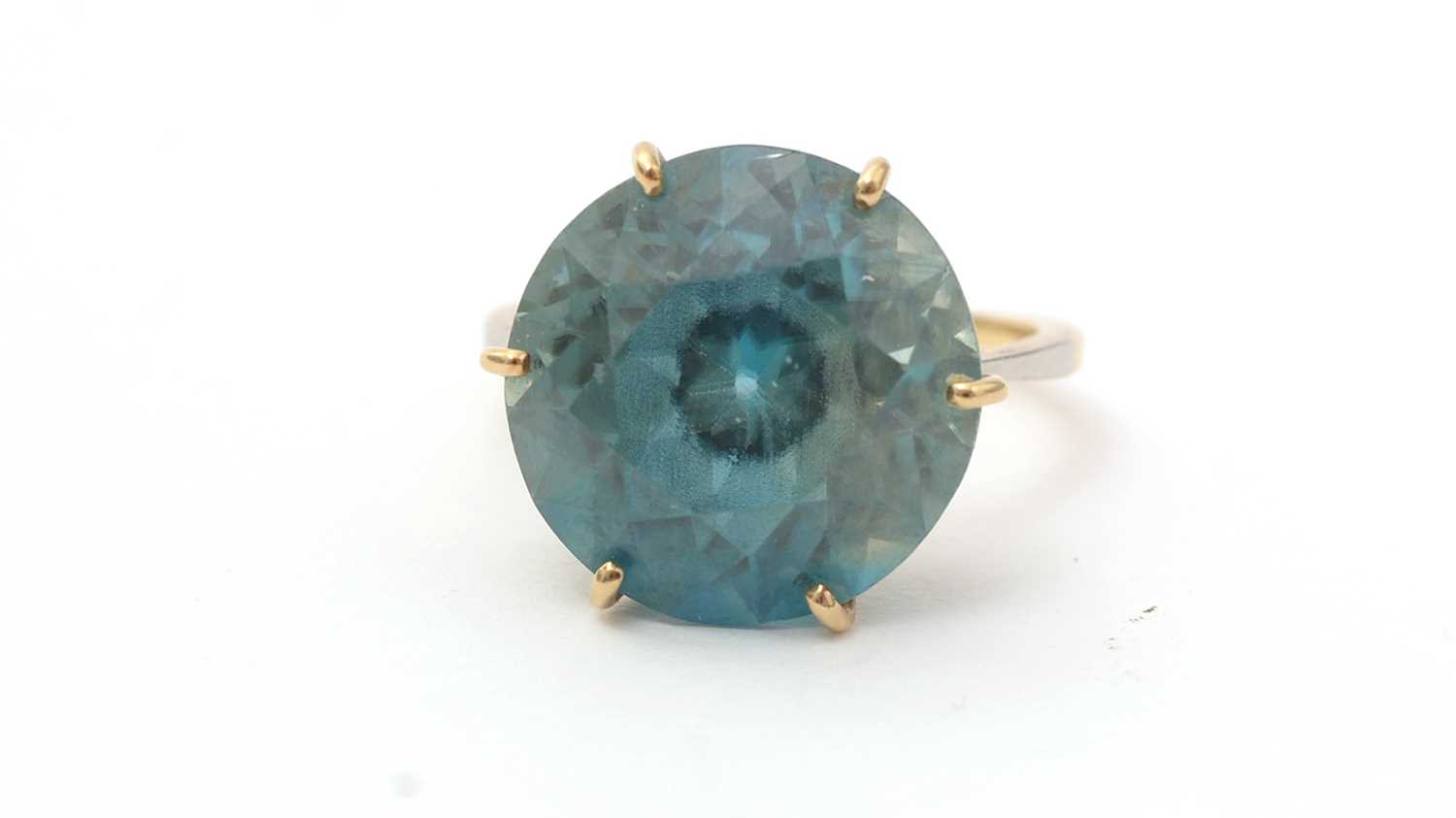 Lot 160 - A zircon single stone dress ring