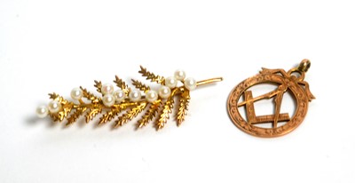 Lot 125 - A fern pattern 9ct gold brooch set with cultured pearls