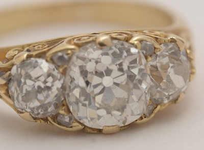 Lot 777 - A Victorian three stone diamond ring