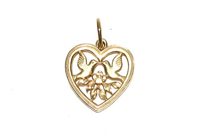 Lot 206 - A gold lovebird pendant