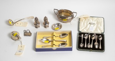 Lot 181 - A selection of silver items