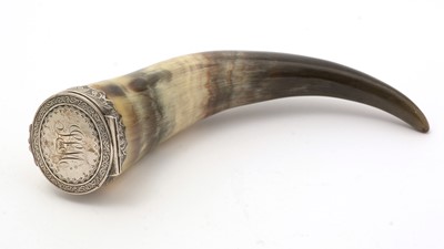 Lot 437 - An Edwardian silver-mounted cow horn snuff mull