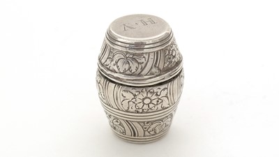 Lot 436 - A George III silver nutmeg grater