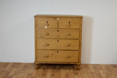 Lot 65 - A 20th Century pine chest of drawers