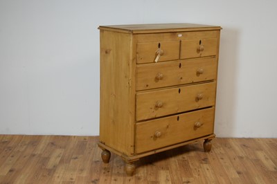 Lot 65 - A 20th Century pine chest of drawers