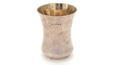 Lot 5 - A contemporary silver beaker