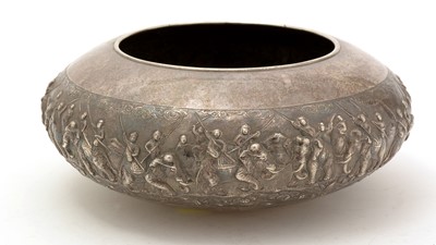 Lot 231 - An early 20th Century Far Eastern silver rose bowl