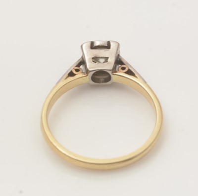 Lot 624 - A single stone diamond ring