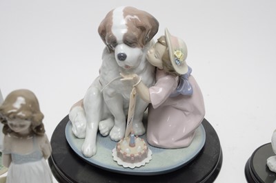 Lot 337 - A collection of Lladro and Nao figures
