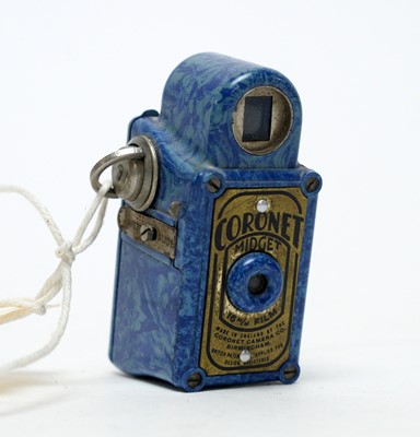 Lot 343 - A Coronet Midget 16mm film camera