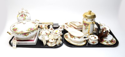 Lot 401 - A collection of Royal Albert 'Old Country Roses' ceramics