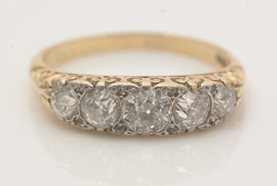 Lot 667 - A Victorian five stone diamond ring