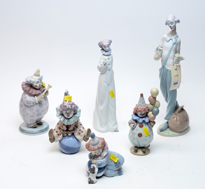 Lot 400 - A collection of Lladro decorative ceramic clown figures