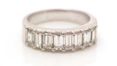 Lot 717 - An eight stone diamond ring