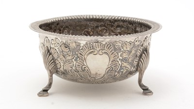 Lot 210 - An Edwardian silver sugar bowl