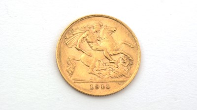Lot 104 - A George V gold half sovereign