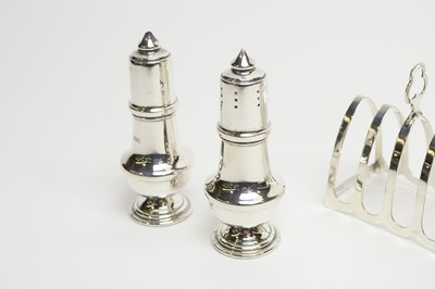 Lot 247 - A selection of silver items