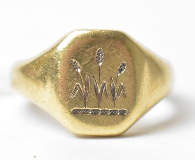 Lot 246 - A gold signet ring