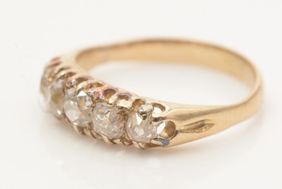 Lot 684 - A five stone diamond ring