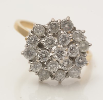 Lot 685 - A diamond cluster ring