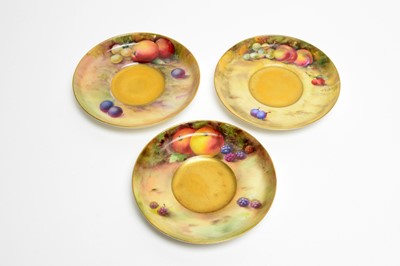 Lot 910 - Collection of fruit painted Worcester