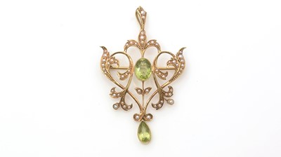 Lot 749 - An Edwardian peridot and seed pearl brooch/pendant