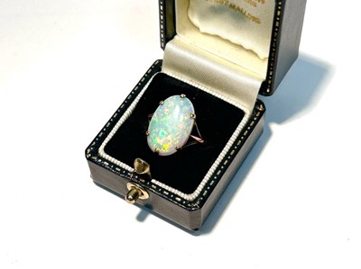 Lot 189 - An opal ring