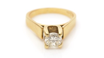 Lot 651 - A single stone solitaire diamond ring