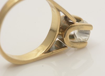 Lot 651 - A single stone solitaire diamond ring