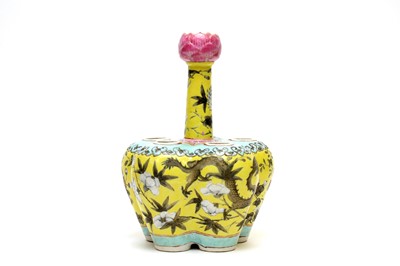 Lot 820 - Chinese bulb vase