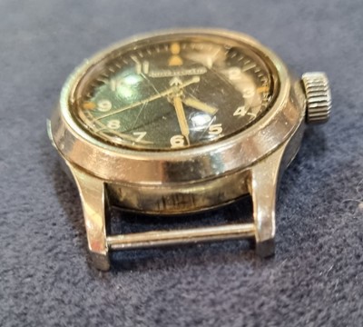 Lot 530 - Jaeger LeCoultre: a steel cased manual wind military wristwatch