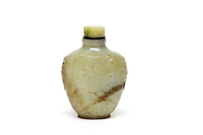 Lot 852 - Chinese Green hardstone snuff bottle