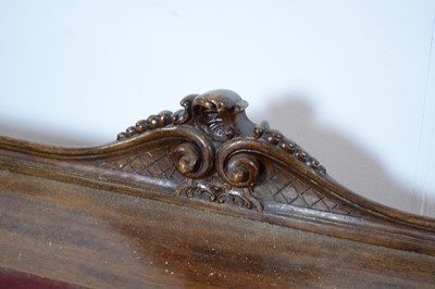 Lot 39 - An early 20th Century oak kneehole desk
