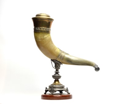 Lot 1298 - An early 20th Century horn table snuff