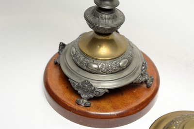 Lot 1298 - An early 20th Century horn table snuff