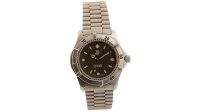 Lot 566 - Tag Heuer: a steel cased automatic wristwatch