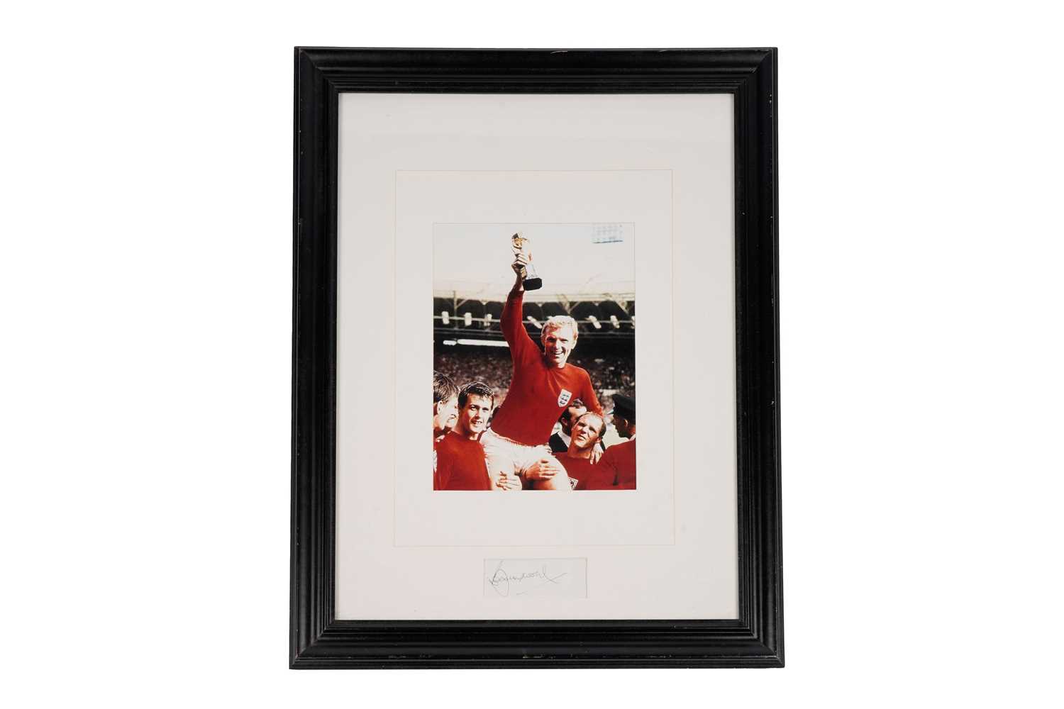 Lot 753 - A framed Bobby Moore autograph and photograph