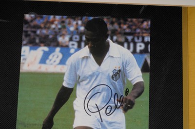 Lot 754 - An autographed photograph of Pelé