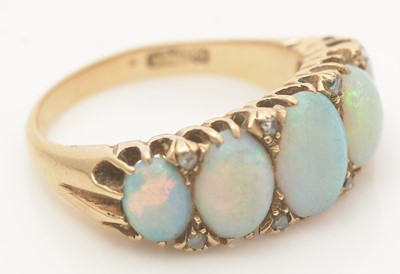 Lot 788 - An early 20th Century five stone opal ring